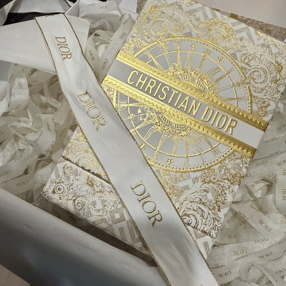 Dior 2024 Holiday Snow Globe - Picture 6 of 7